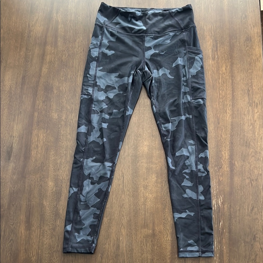 Prana Buttery Soft Camouflage Leggings with Pockets size Medium